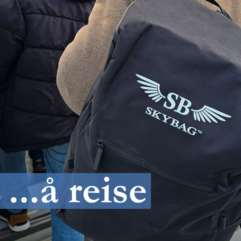 Lysbildeshow som viser to personer med hver sin Skybag på tur